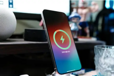 黎母山镇苹果15换屏服务分享用什么充电器给iPhone15充电更好 